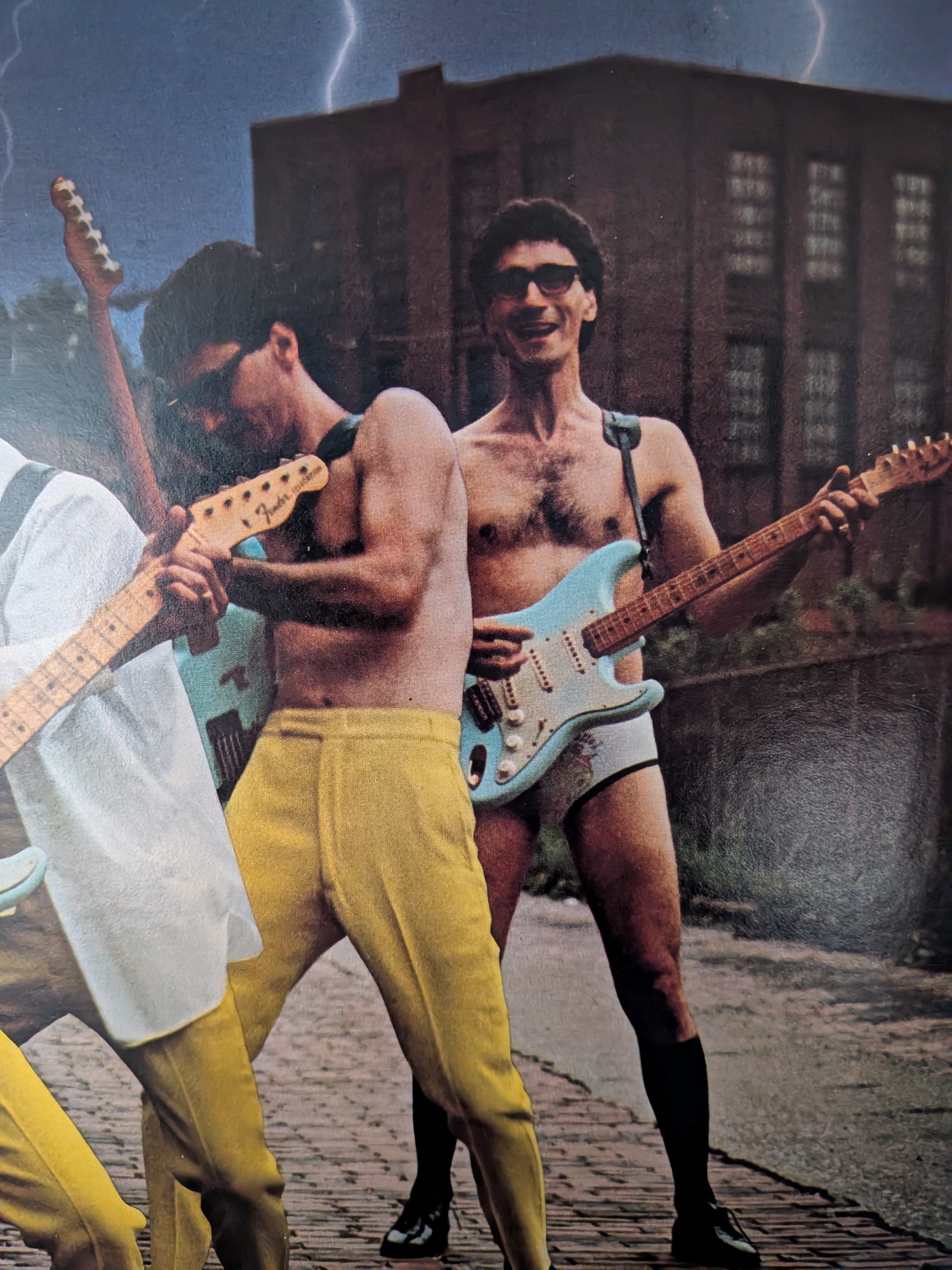 Now Playing: Donny Iris - Back On The Streets